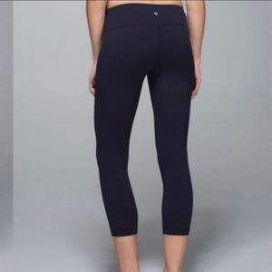 Lululemon Wunder Under navy blue crop leggings size 6